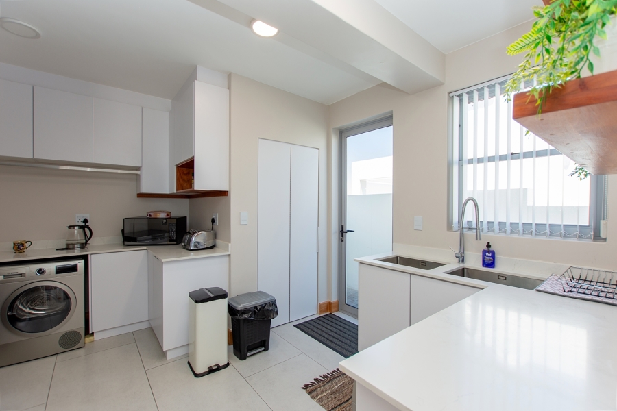 5 Bedroom Property for Sale in Paradise Beach Western Cape